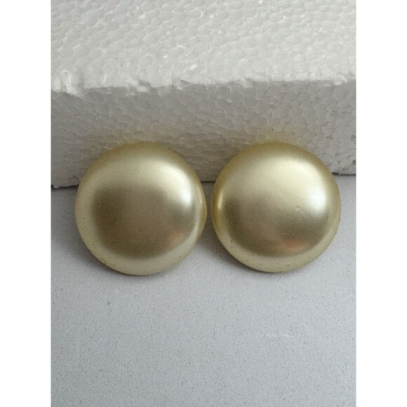 Vintage Pearlized Dome Satin Finish Clip On Earrings - Picture 1 of 3